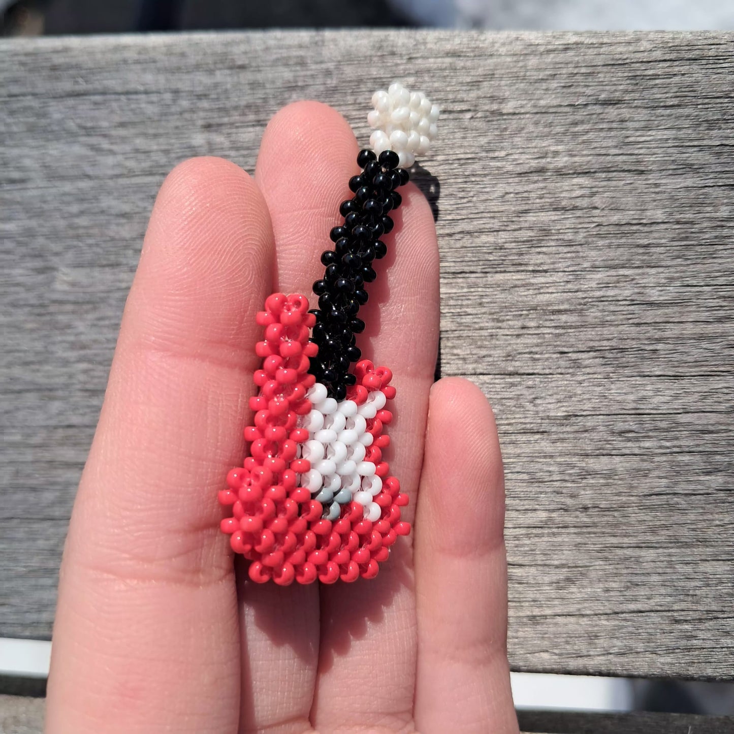 Red guitar - Mira